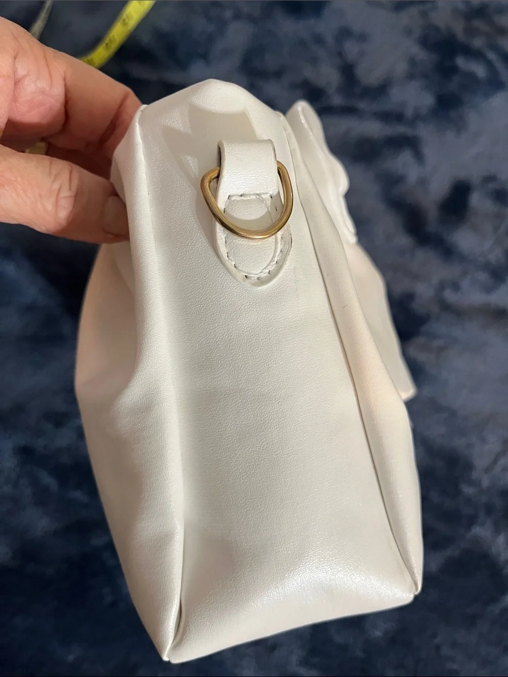 N/A white bow